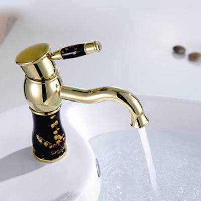 Popular estilo clássico Single Handle Kitchen Faucet Deck Moem