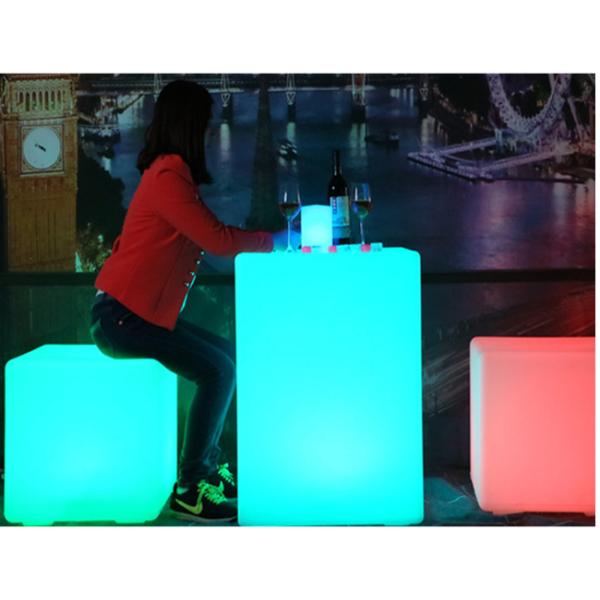 O diodo emissor de luz durável ilumina acima a tabela 45*45*110 Cm do cubo para a decoração do casamento/banquete