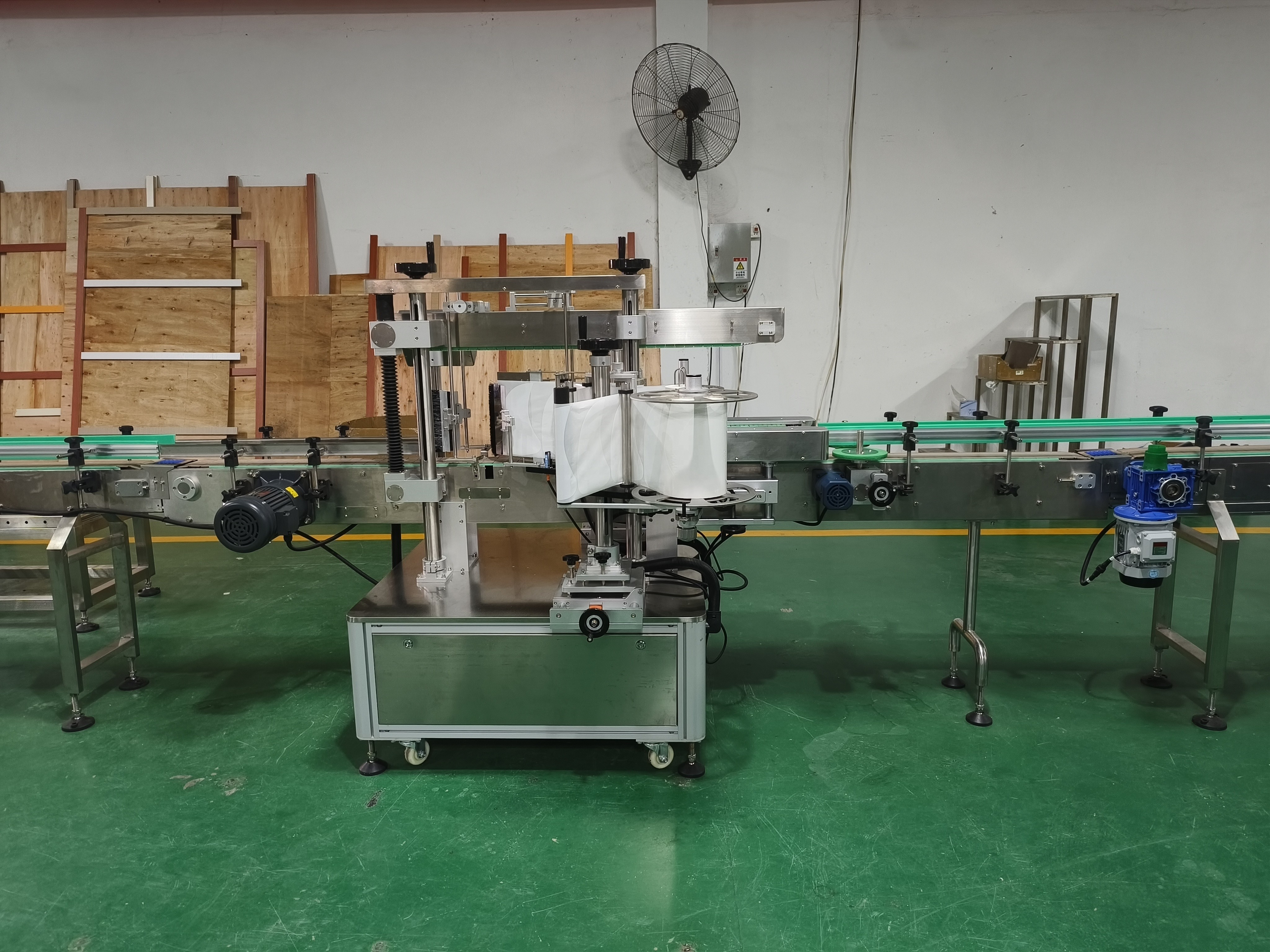 25KW Shampoo Laundry Detergent Production Line with Double Side Labeling and Capping