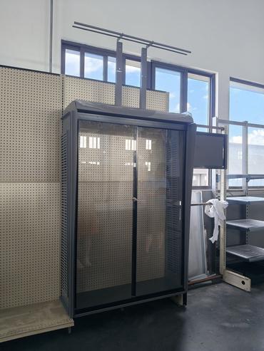 Locking Display Cases - Glass Cabibets