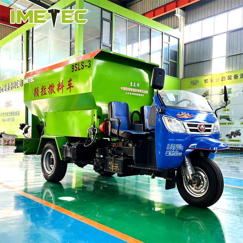 3m³ Capacity Hydraulic Transmission TMR Feed Spreader Truck with Wear-Resistant Manganese Steel Tank for Livestock Feeding