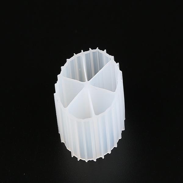 Meios plásticos dos meios de filtro de Biocell da lagoa de Koi bio 6 furos com HDPE branco da cor e do Virgin
