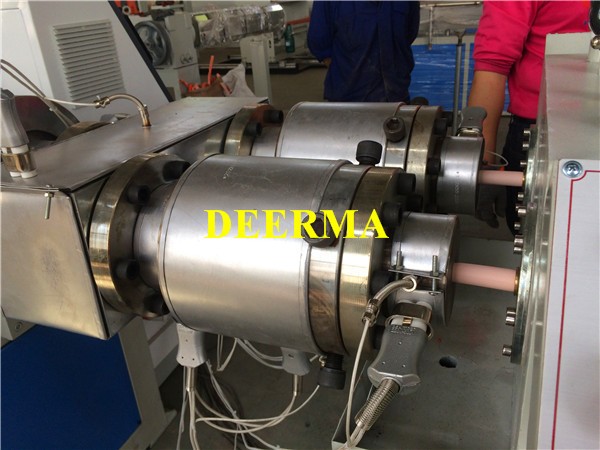 22kw PVC Pipe Machine 20mm - 63mm 20mm - 40mm Counter Rotating Extruder