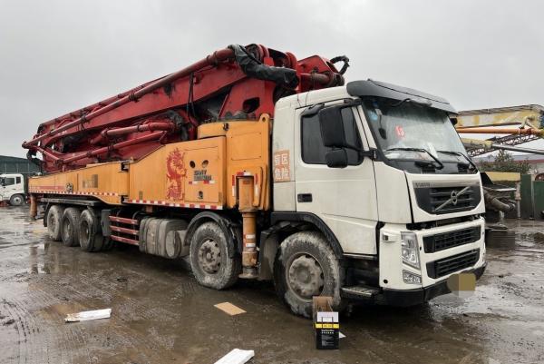 Processus d'usinage hydraulique 62m Sy pompe à béton sur Volvo Truck équipement lourd utilisé
