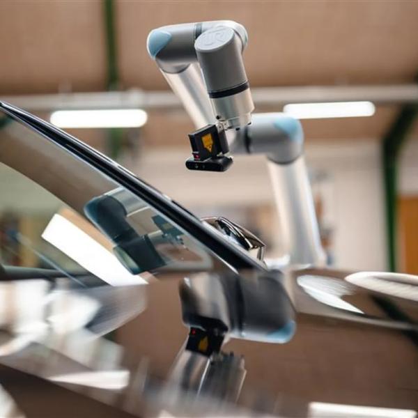 Universal Robots UR8 Long Cobot Robot Arm Automotive Quality Inspection for Car Industry