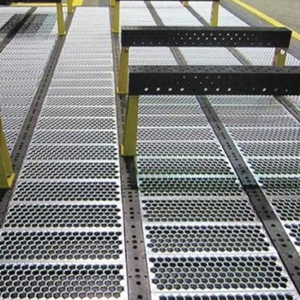 планка распорки сжатия металла толщины 5.0mm для проступи лестницы