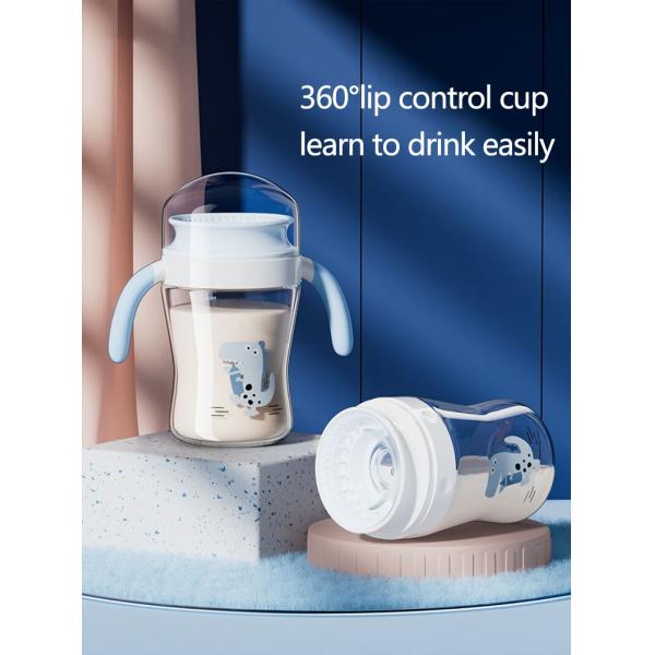 Une tasse pour 7 mois avec poignée