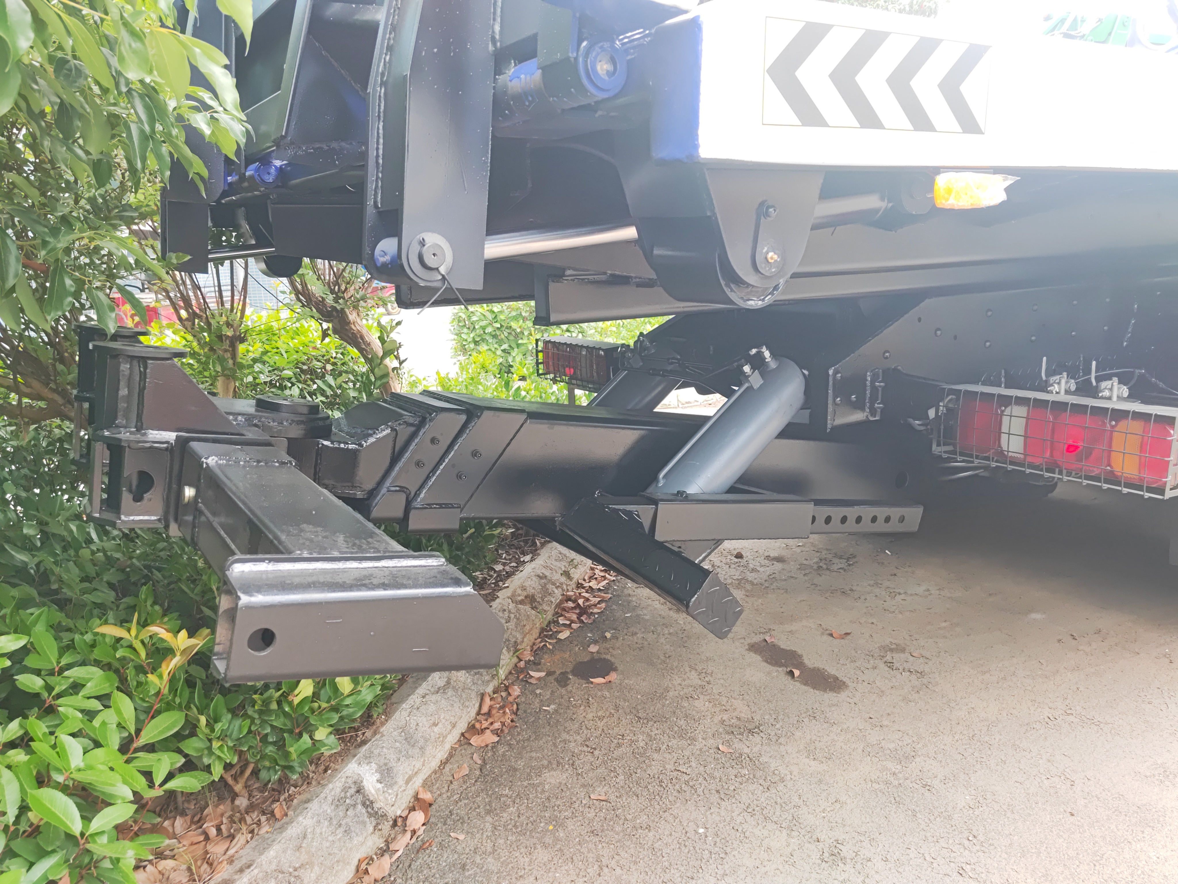 HOWO Tow Truck Heavy Duty Wrecker Truck with XCMG GSQS350-5 Crane 14 Ton 16 Ton Recovery Truck for Saudi Arabia
