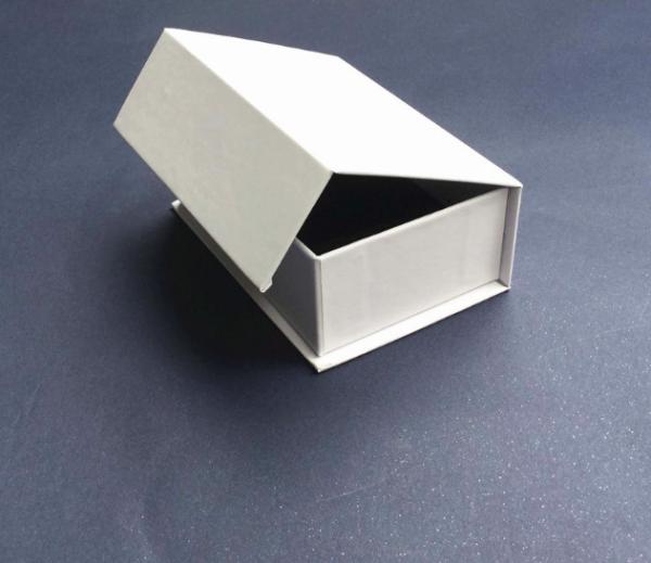 Manufacturers order white flip box, cosmetics craft flip box, jewelry packaging paper hard box