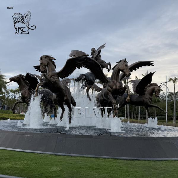 Bronze Horses Fountain Outdoor Horse Sculpture Water Fountain Modern Large Size Garden Decoration