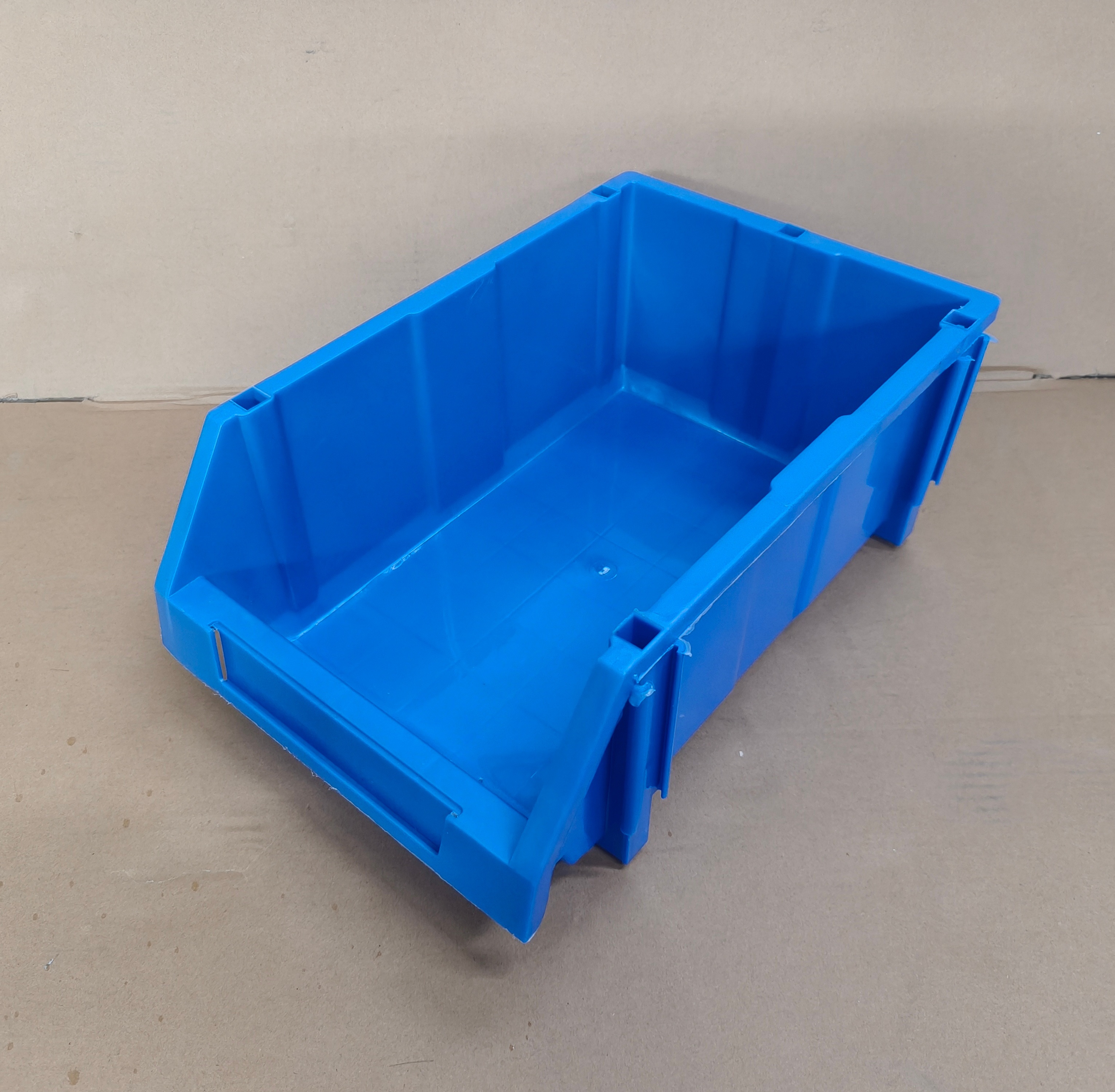 Environmentally Friendly Antistatic Blue Plastic Container, RoHS Certified, Customizable Surface Resistance, Lid & Stackable Design Supported