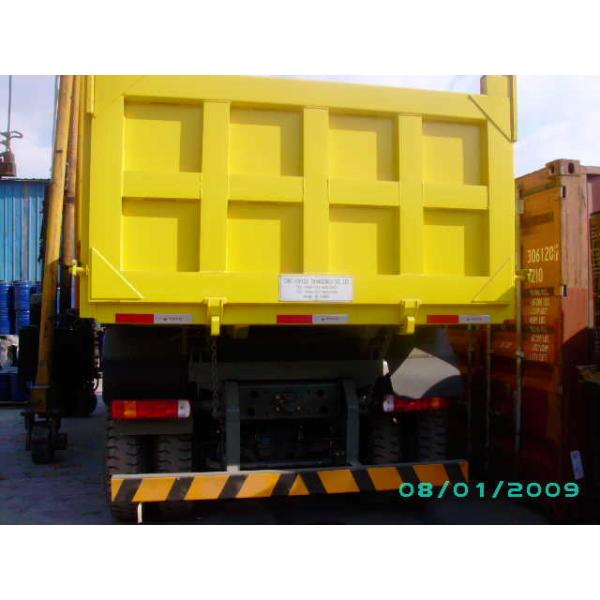 Sinotruk howo heavy duty loading mining dump truck for big rocks in wet mining road