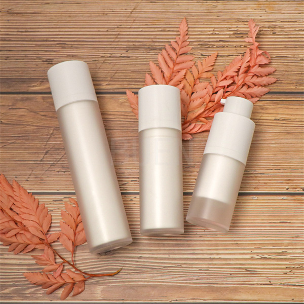 Картина роторного насоса штейна белого пластикового безвоздушного косметическая упаковывая электрическая