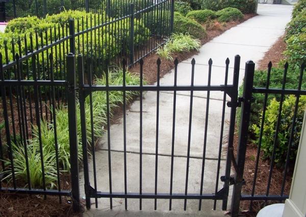 Residential Black 2.4m Tubular Metal Fencing Anti Rust Garden With Accessories