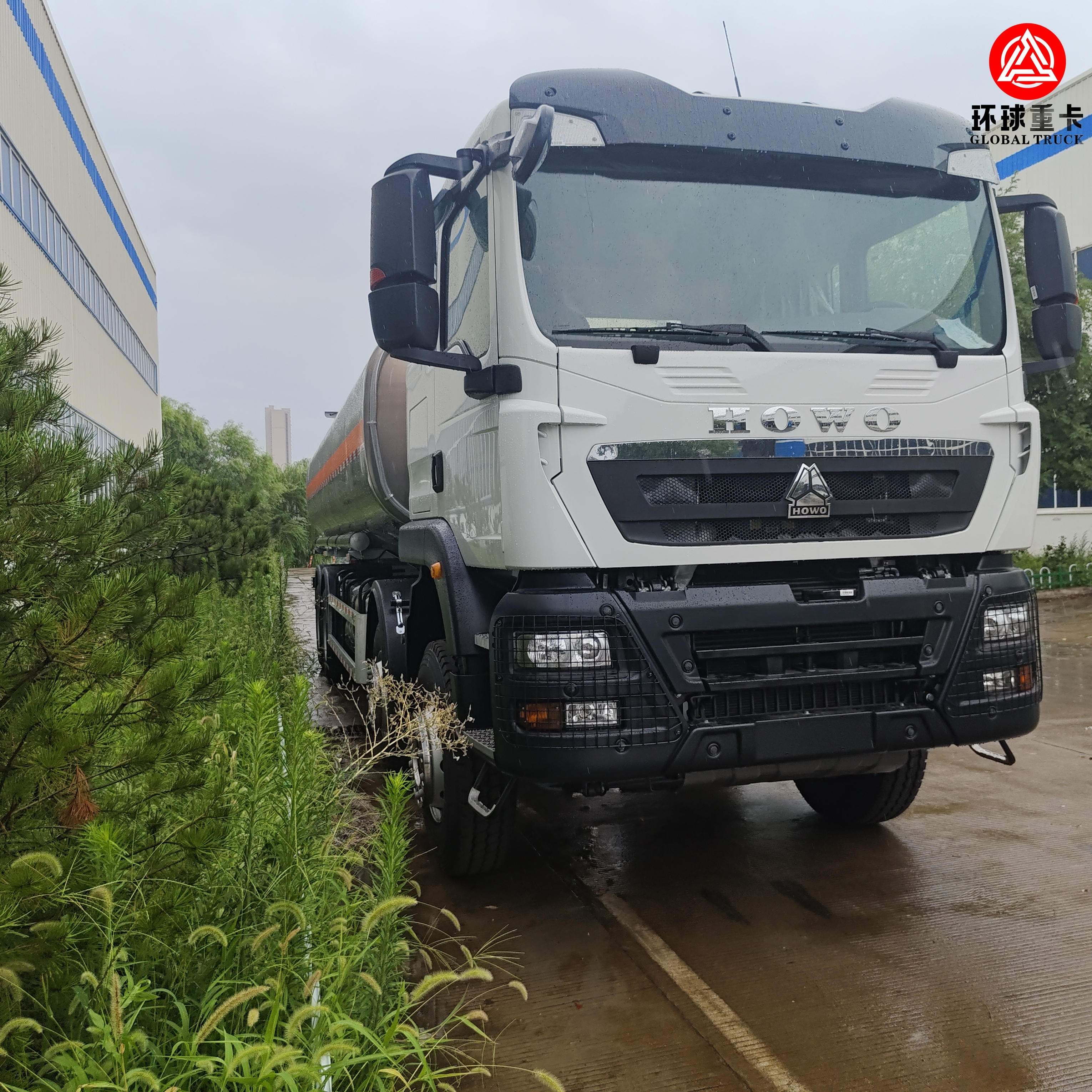 HOWO TX 8×4 Fuel Tank Truck – Heavy Duty SINOTRUK Fuel Bowser for Petroleum Transportation