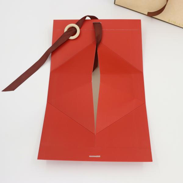 Un cadeau de mariage exquis, boîte à ruban, boîte cadeau à bonbons pour la Saint-Valentin, avec poignée.