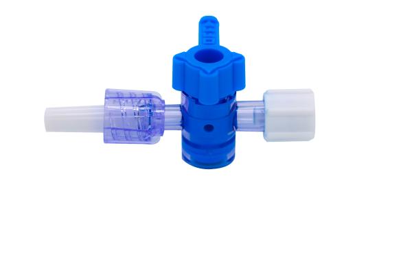 O ISO médico do CE do torneira de regulagem da infusão da maneira dos materiais três aprovou