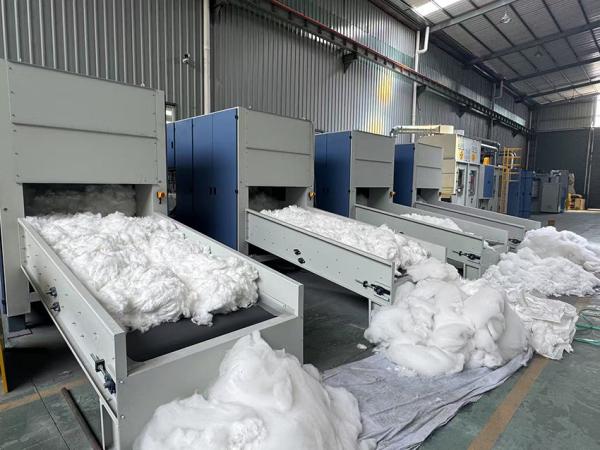 作業幅1400mm 高容量 ≤200kg/h のボールの開口機