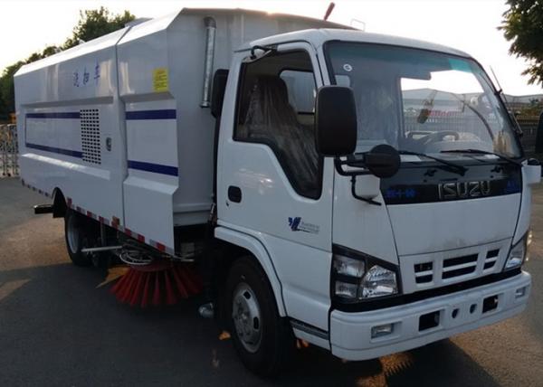 ISUZU 115HP LHD personalizou o caminhão do vácuo da vassoura de rua com pulverizador de água de alta pressão