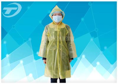 Capa de chuva plástica do PE branco descartável com produto comestível para crianças e adulto