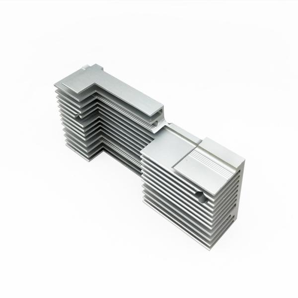 Анодируя теплоотвод профиля ясной точности CNC алюминиевый с поверхностным покрытием