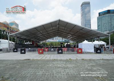 Mão exterior 20x30 do famoso segundo das barracas do evento desportivo do período claro