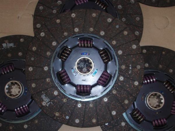 Safety CIVL Sinotruk Original Spare Parts Truck Clutch with ISO CCC Approval with complete model to proper the truck
