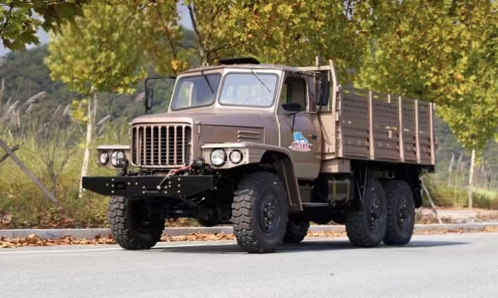 Dongfeng EQ2082 6x6 Off-road Cargo Truck, Champagne Color