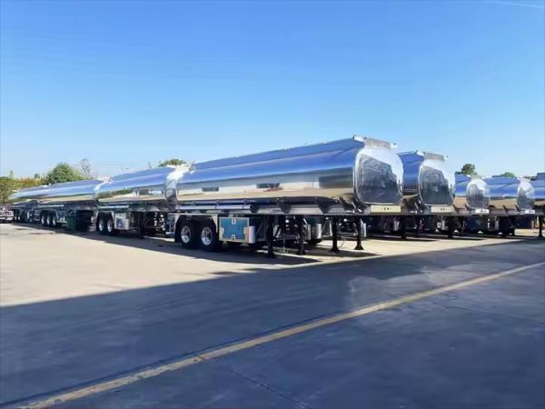 Oil / Fuel / Diesel / Gasoline / Crude / Water / Milk Transport 3 Axle 50000L Aluminum Alloy Tank / Tanker Truck Semi Trailer