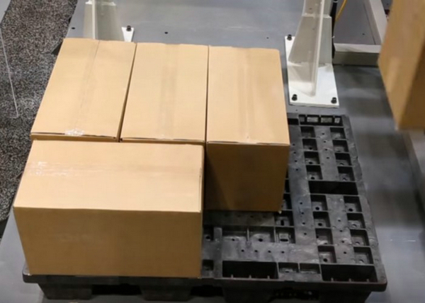 Automatic Robot Palletizing System Machine , Robot Palletiser With ASI System