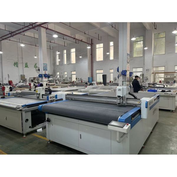 Máquina de corte digital de cuchillo de junta de absorción de choques EVA