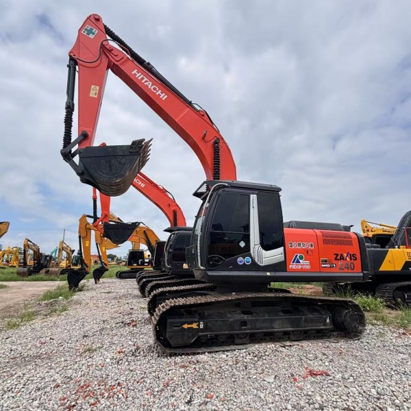 Earthmoving Hitachi ZX240 Repossessed Mini Excavators Crawler 24 Ton 132KW