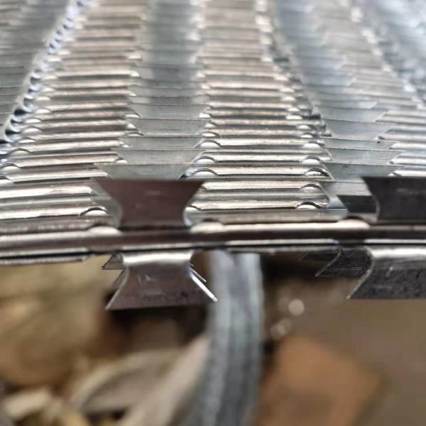Military Use Stainless Steel Concertina Razor Barbed Wire BTO-22 CBT-65