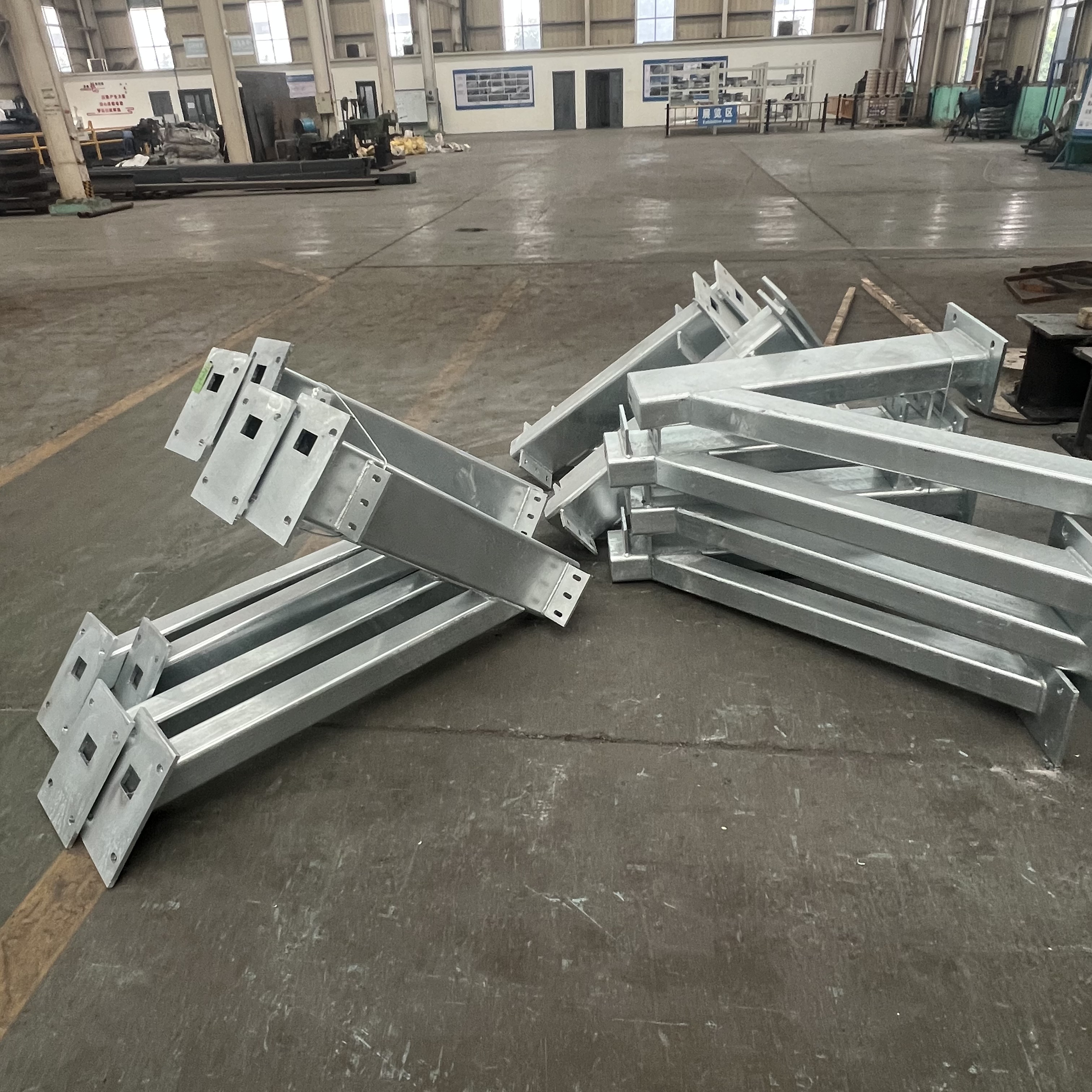 500 - 5000sqm Prefabricated Workshop Buildings Heavy Duty Column Base Bracket