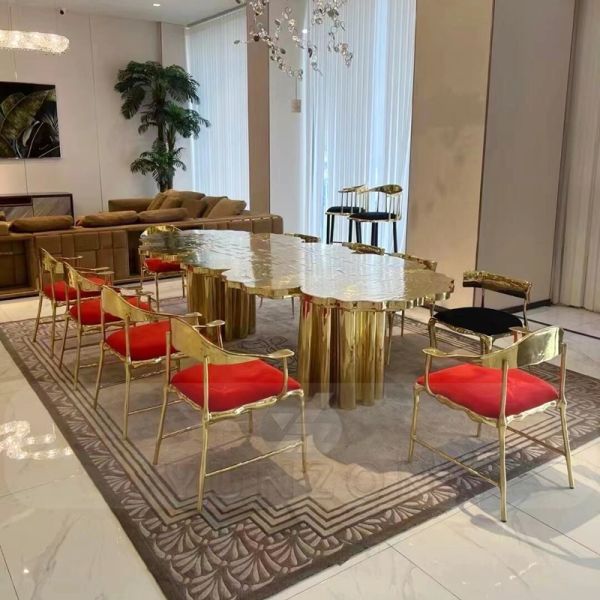 Modern Luxuriously Designed Tree- Trunk Shaped Gold Metal Dining Table for Hotels Weddings and Villas