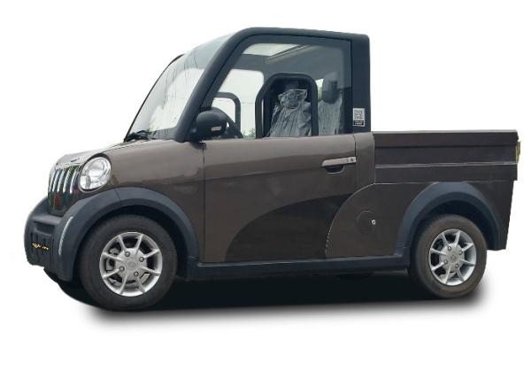 Micro Box Amber Gold Electric Car Golf Cart Speed High and Fair on the Road