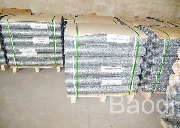 Woven Galvanized Heavy Duty Chicken Wire / Portable Chicken Fencing For Poultry