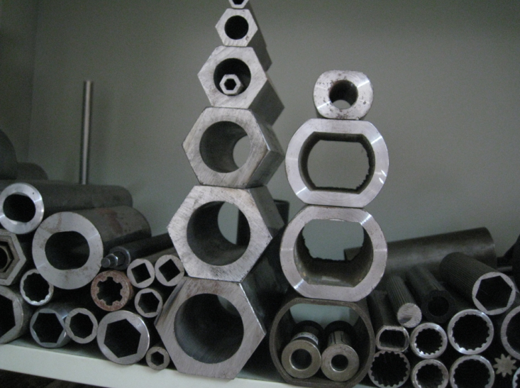 buy Outside round inside hexagonal seamless steel tubes Специальная стальная труба SAE1010 внутри шестиугольной безшовной плоской овальной стальной пробки