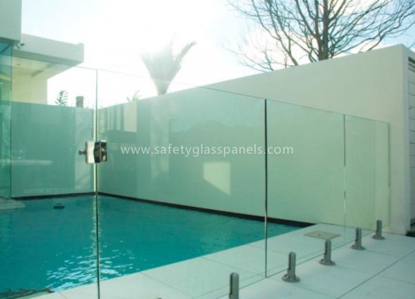 High Temperature Glass Swimming Pool Security Fence 8mm - 12mm With Polished Edge