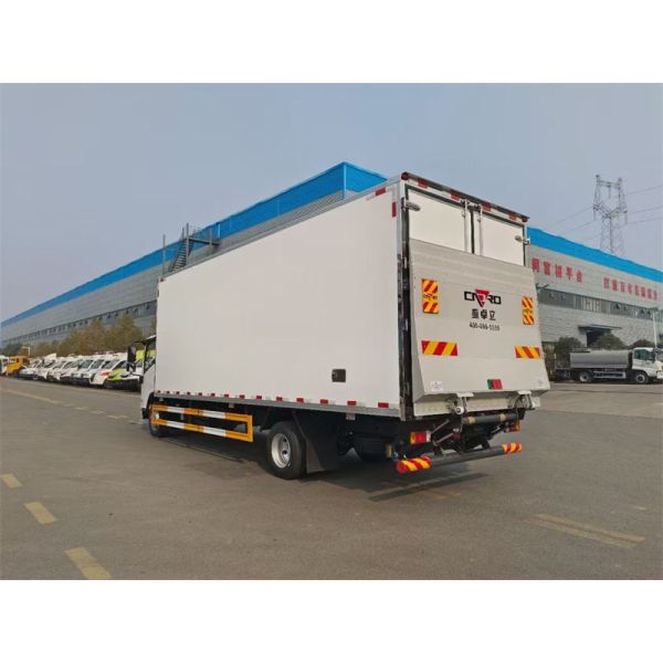 5 Tons Refrigerated Box Truck 120HP For Fish Meat Transport Freezer Truck