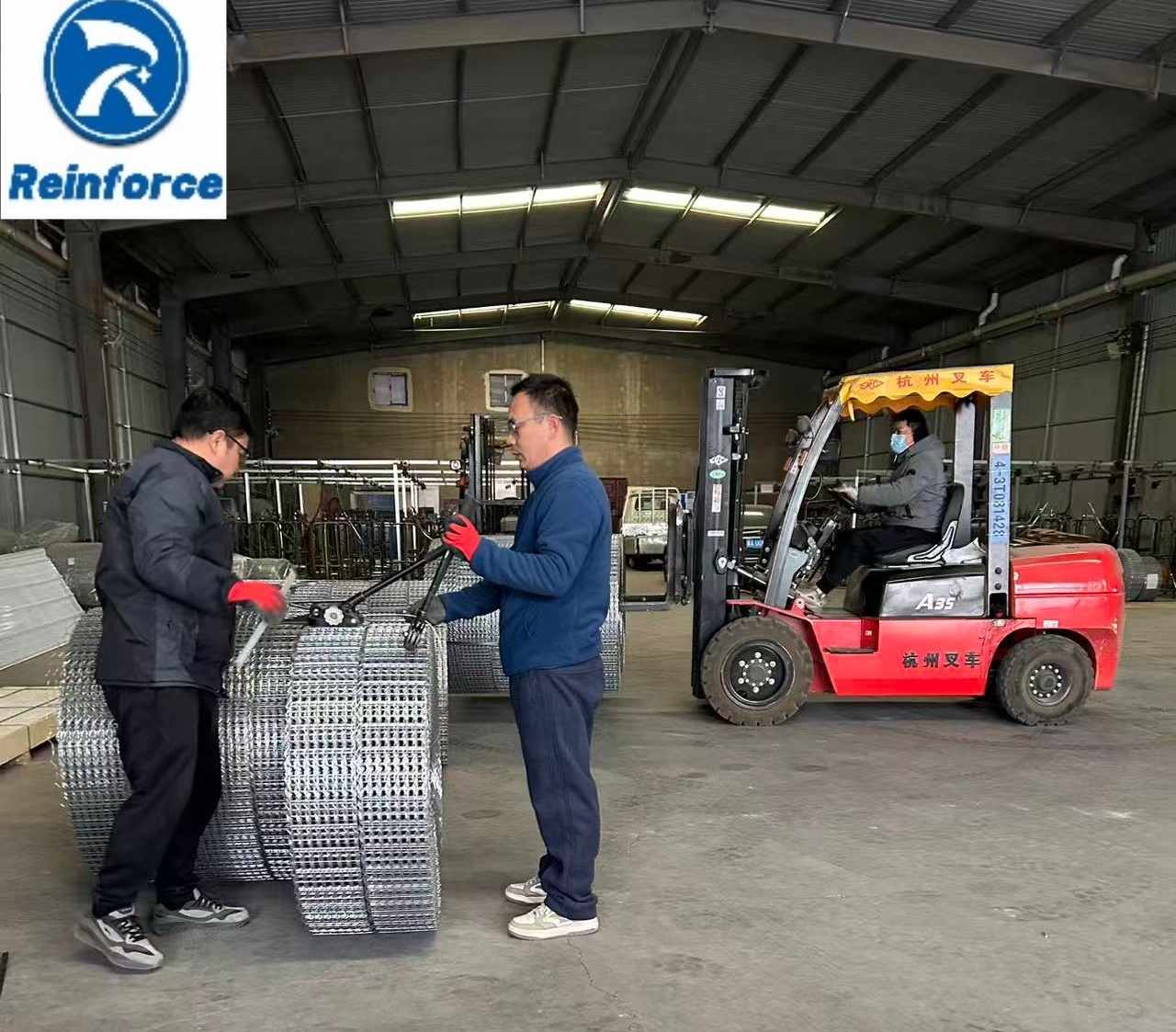 Welded Low Carbon Steel Wire Pipeline Mesh Reinforcement Underground Oil Transport Protective Jacket