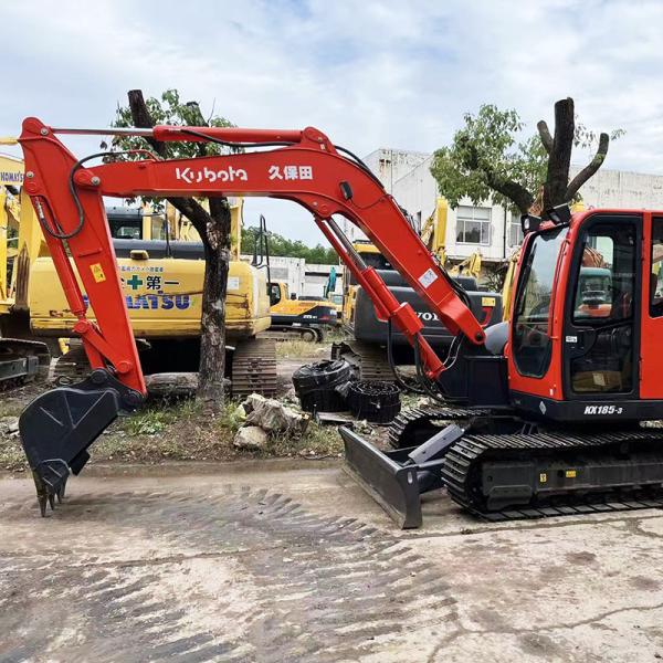 Трейдер оборудования использовал Кубота Digger KX185-3 Маленькая 8-тонная машина