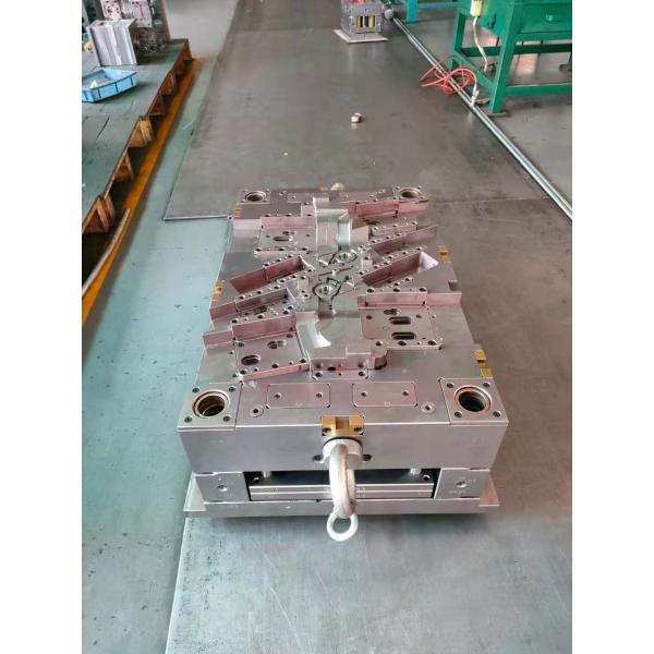 E420 Hot Runner Plastic Injection Molding Tooling With LKM Base