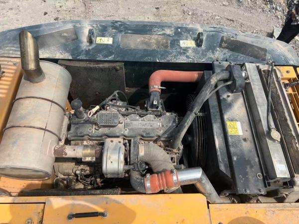 Earthmoving Tracked Used Hyundai Excavators 215VS 21 Ton Hydraulic Digger Machine