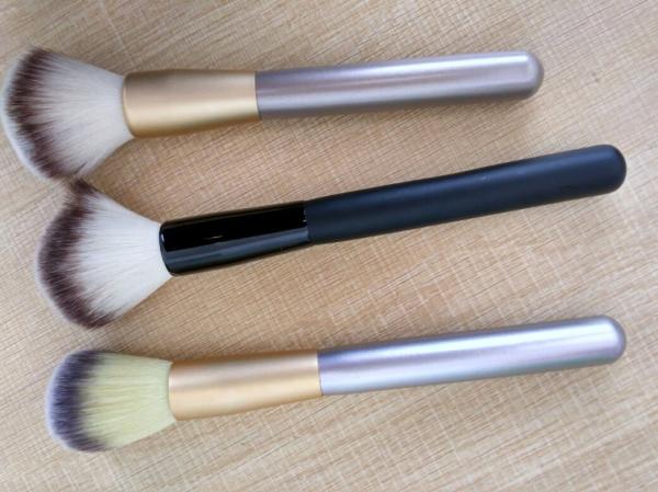 New Popular Cosmetic Tool Black  Handle Makeup Powder Brush With Aluminium Ferrule