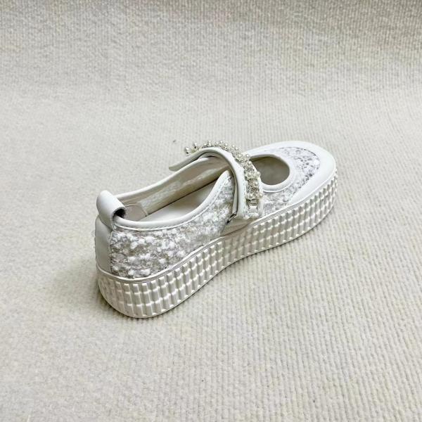 Women fashion sport shoes with pearl on surface for causal use in summer OEM