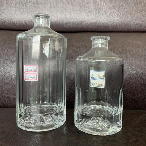 Custom 750ml Embossed Logo Wine Glass Bottle in Clear Color for Branded Whisky