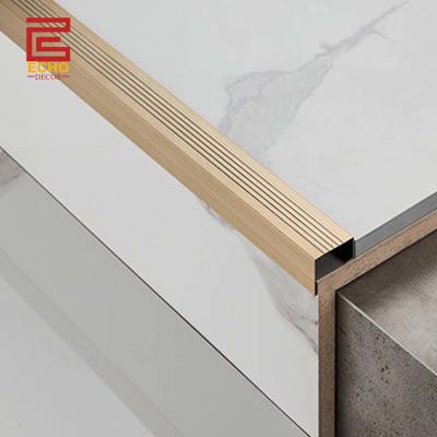 Moldura de nariz de escalera de acero inoxidable para protección de bordes de escalones de azulejos