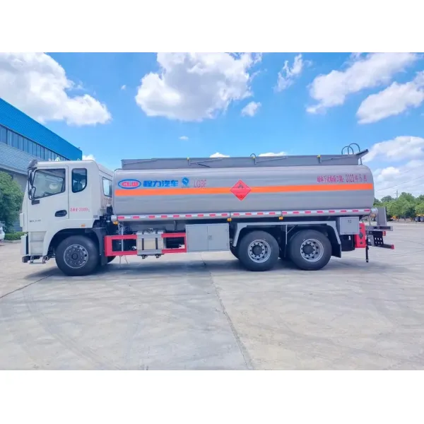 15000 Liters Dongfeng Oil Tanker Truck for Efficient Refueling