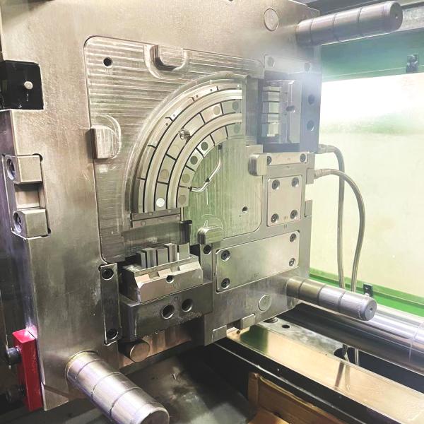 Moule d'injection de précision en acier H13 avec système de canaux chauds